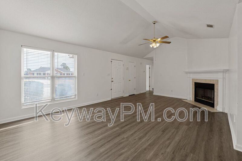 2807 Crosscreek Rd - Photo 5 of 18