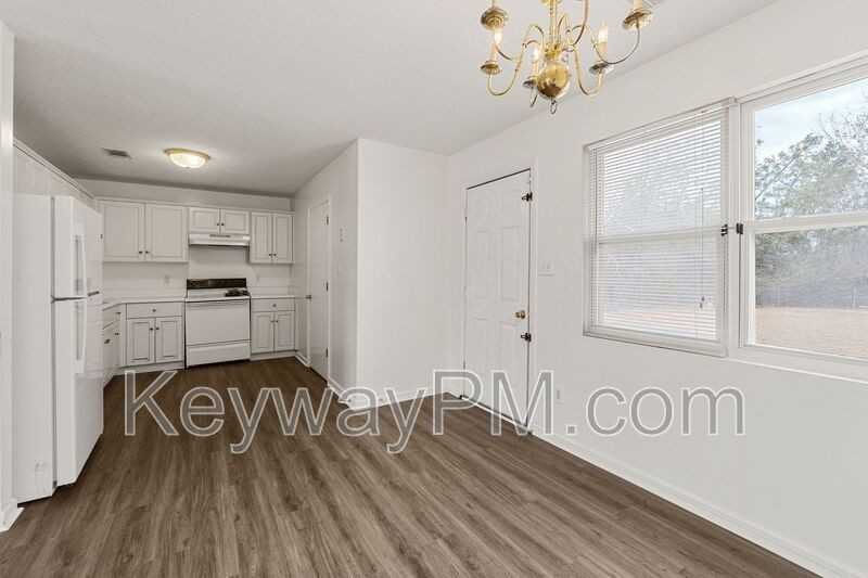 2807 Crosscreek Rd - Photo 6 of 18