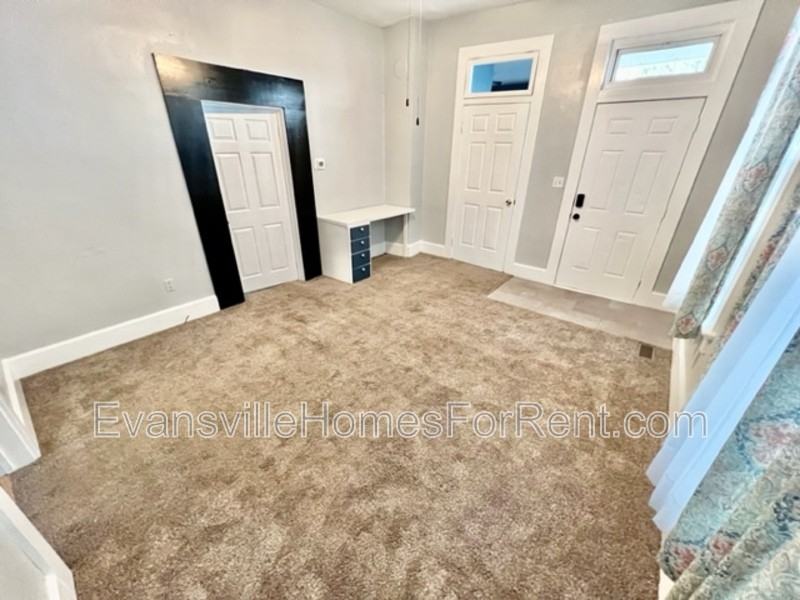 1618 Stinson Ave - Photo 2 of 9