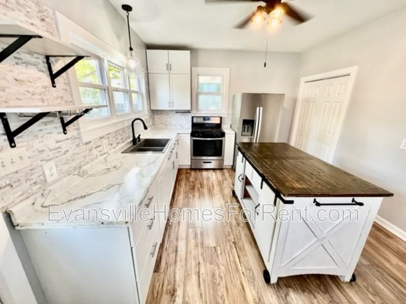 1618 Stinson Ave - Photo 4 of 9