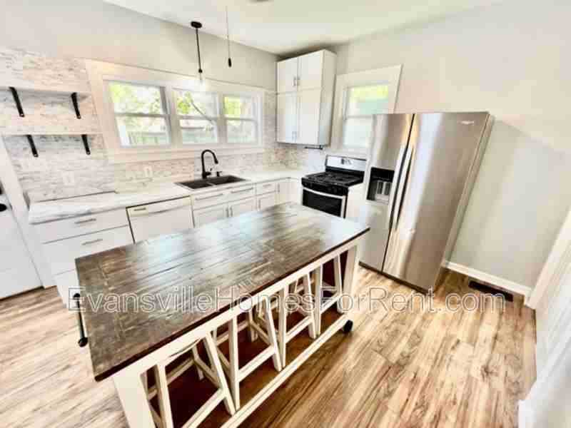 1618 Stinson Ave - Photo 5 of 9