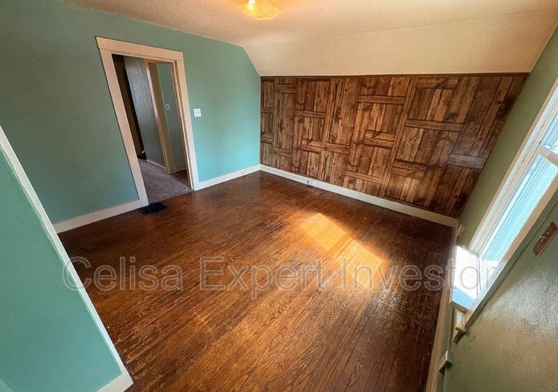 814 Grace Ave #1-2 - Photo 2 of 5