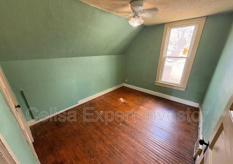 814 Grace Ave #1-2 - Photo 3 of 5