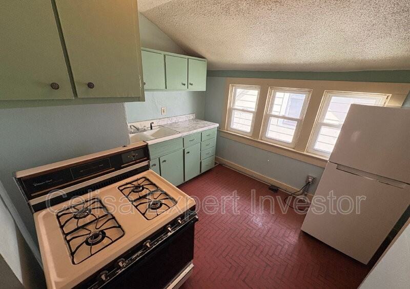 814 Grace Ave #1-2 - Photo 4 of 5