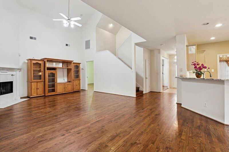 2036 Camelot Dr - Photo 2 of 25