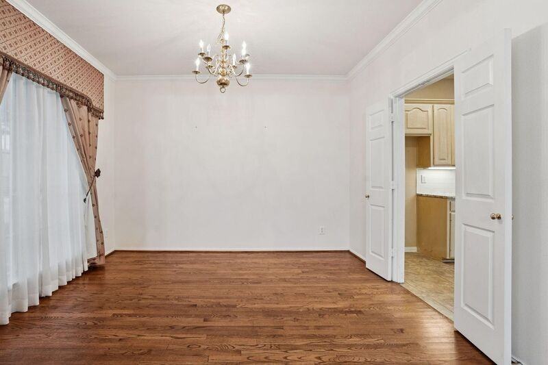 2036 Camelot Dr - Photo 7 of 25