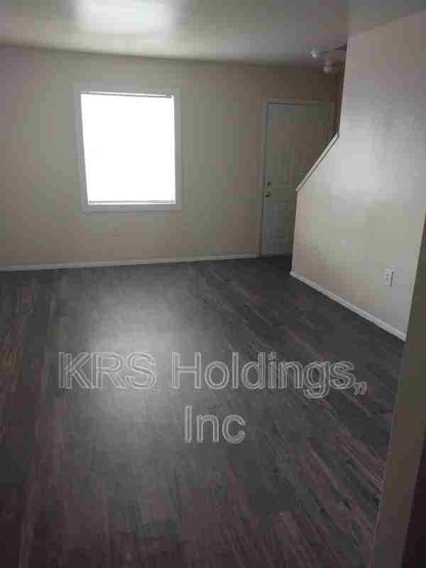 710 E 18th St - Photo 6 of 19