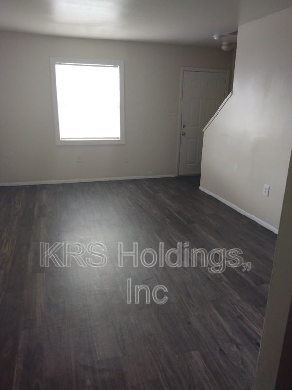 710 E 18th St - Photo 7 of 19