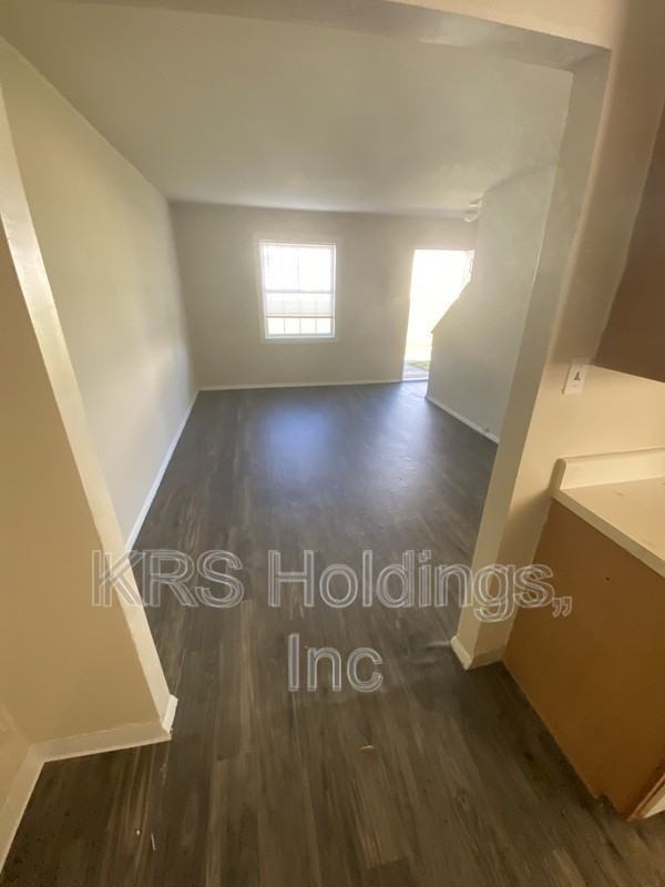 710 E 18th St - Photo 6 of 11