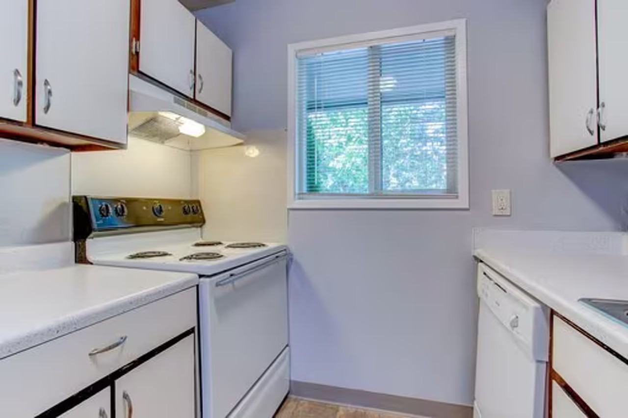 Barbur Place SE Portland - Photo 6 of 32