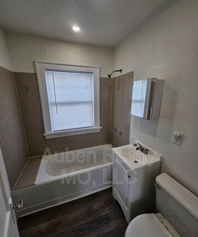 5411 Harrison St #1F - Photo 7 of 7