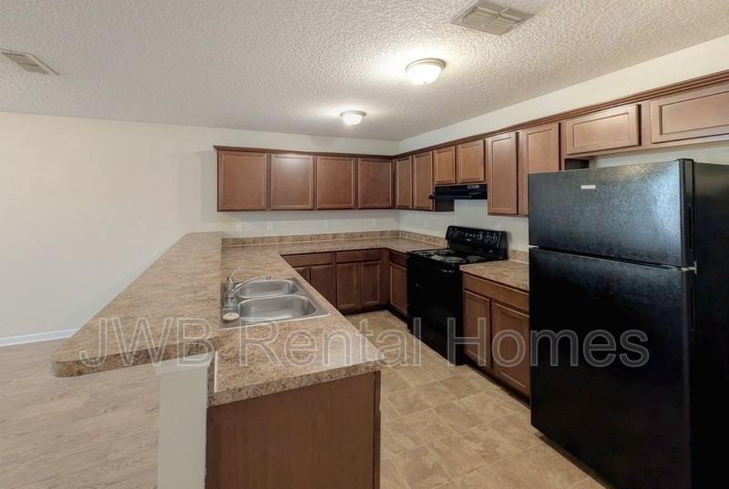 5489 Village Pond Ct - Photo 4 of 19