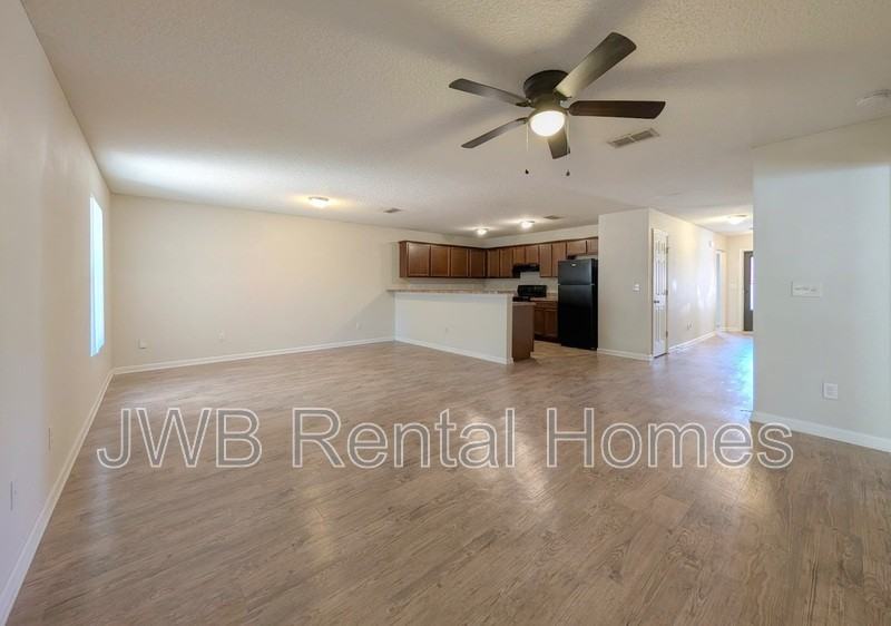 5489 Village Pond Ct - Photo 5 of 19