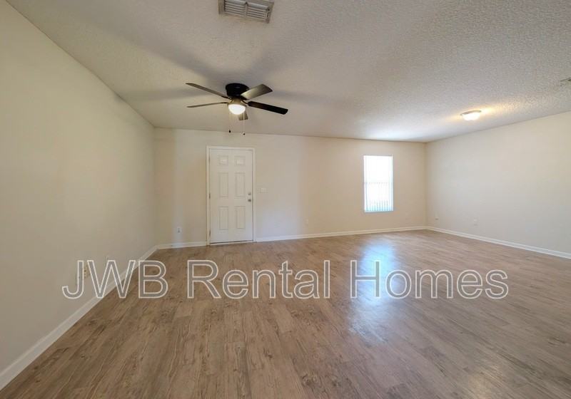 5489 Village Pond Ct - Photo 6 of 19