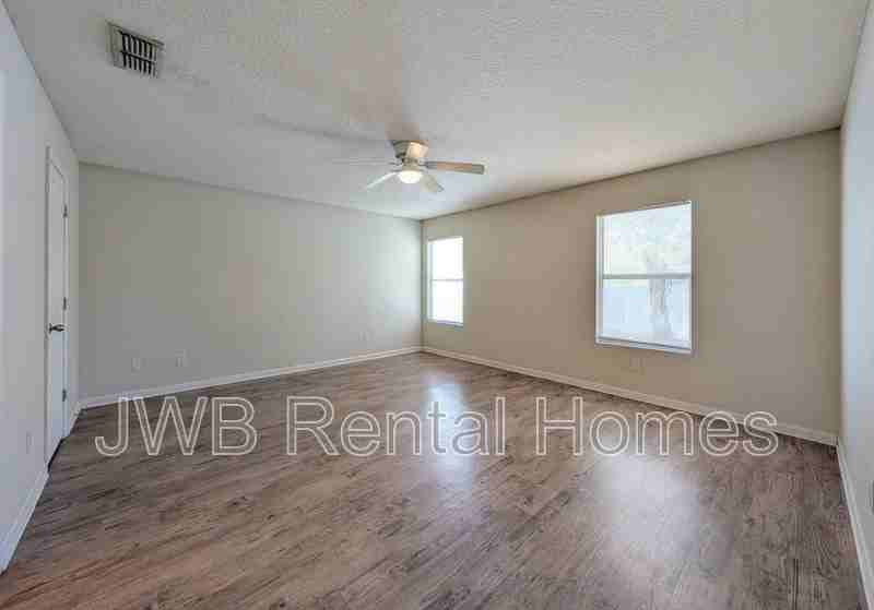 5489 Village Pond Ct - Photo 7 of 19