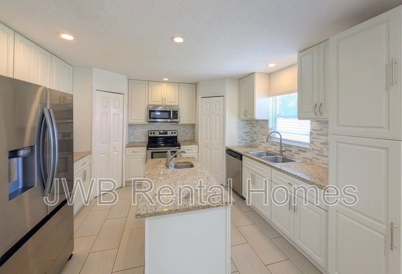 5430 Shady Pine St S - Photo 4 of 24