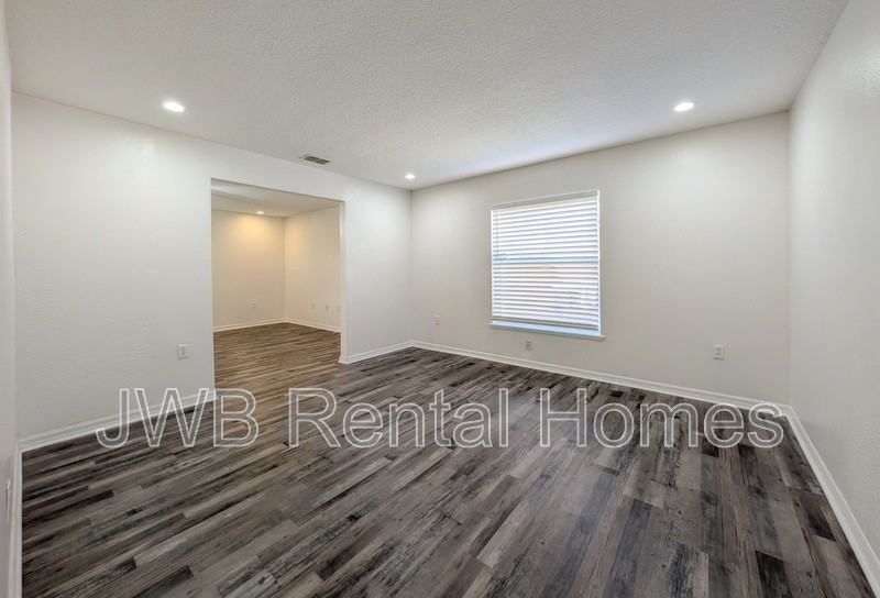 5430 Shady Pine St S - Photo 7 of 24