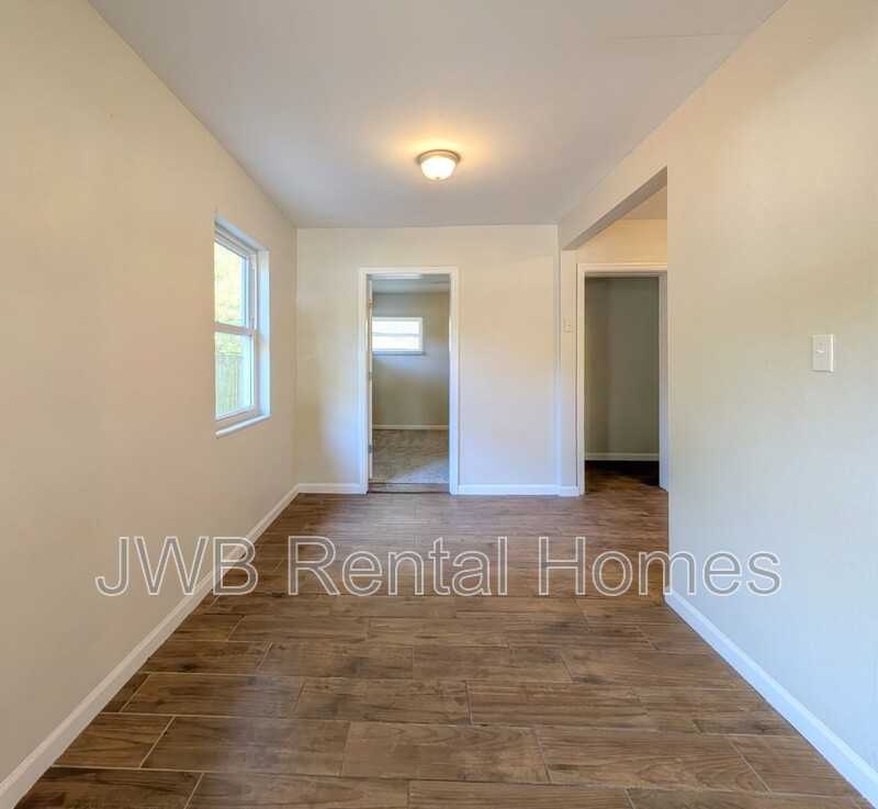 3228 Myra St - Photo 5 of 19