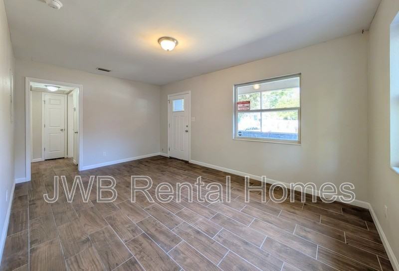 3228 Myra St - Photo 6 of 19