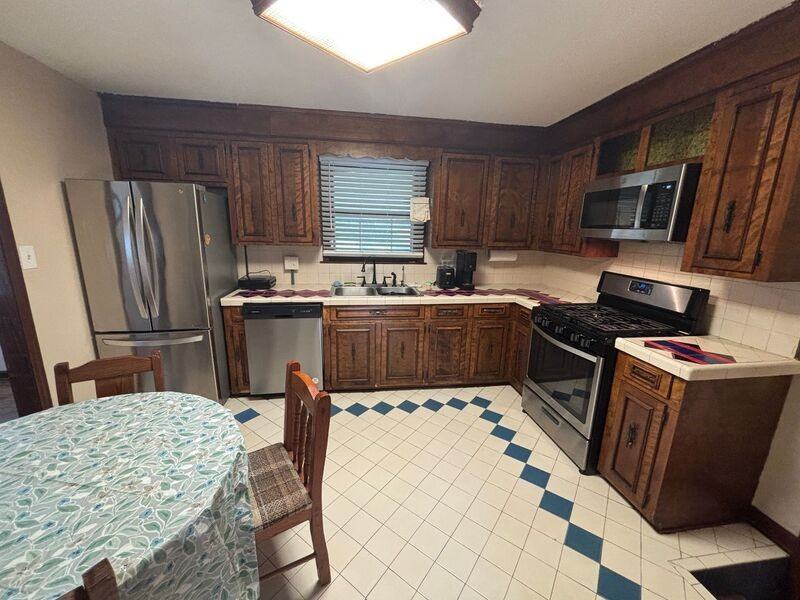 720 Riverland Dr - Photo 6 of 33