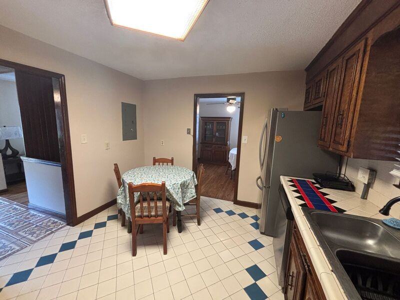 720 Riverland Dr - Photo 7 of 33