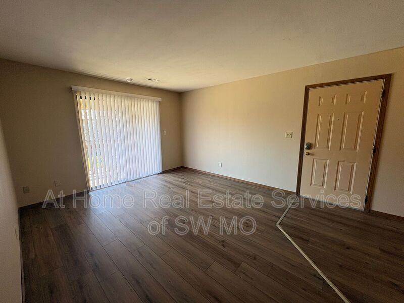 747 E Bain St - Photo 2 of 10