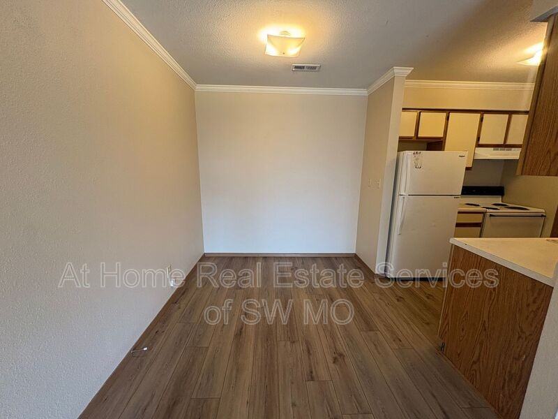 747 E Bain St - Photo 3 of 10