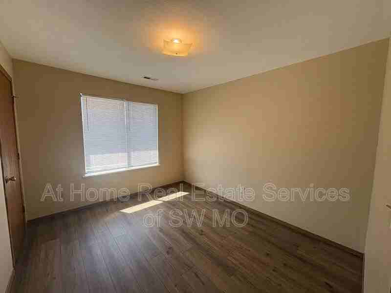 747 E Bain St - Photo 4 of 10