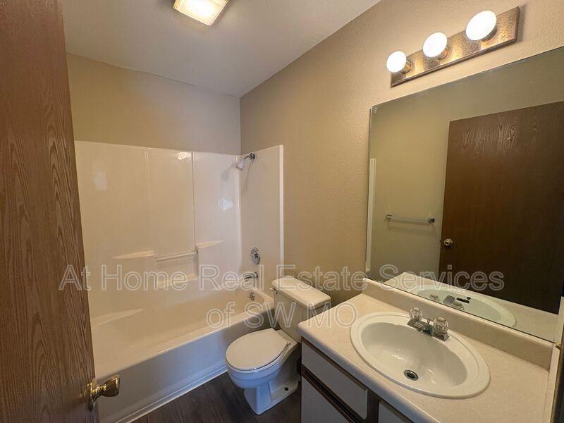 747 E Bain St - Photo 5 of 10