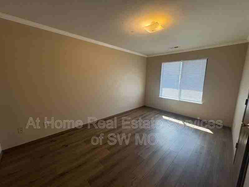 747 E Bain St - Photo 6 of 10