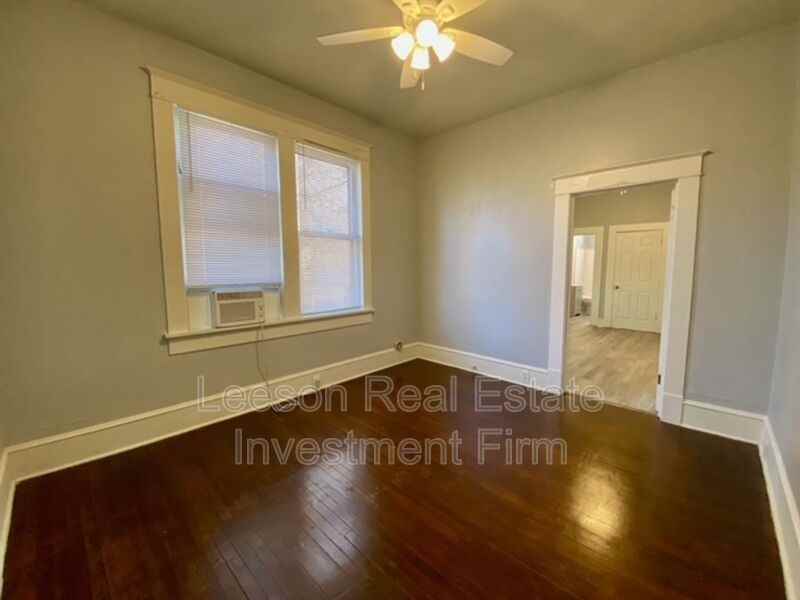 1101 College St - Photo 5 of 6