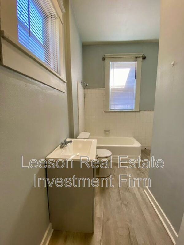 1101 College St - Photo 6 of 6