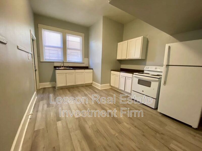 1101 College St - Photo 3 of 6