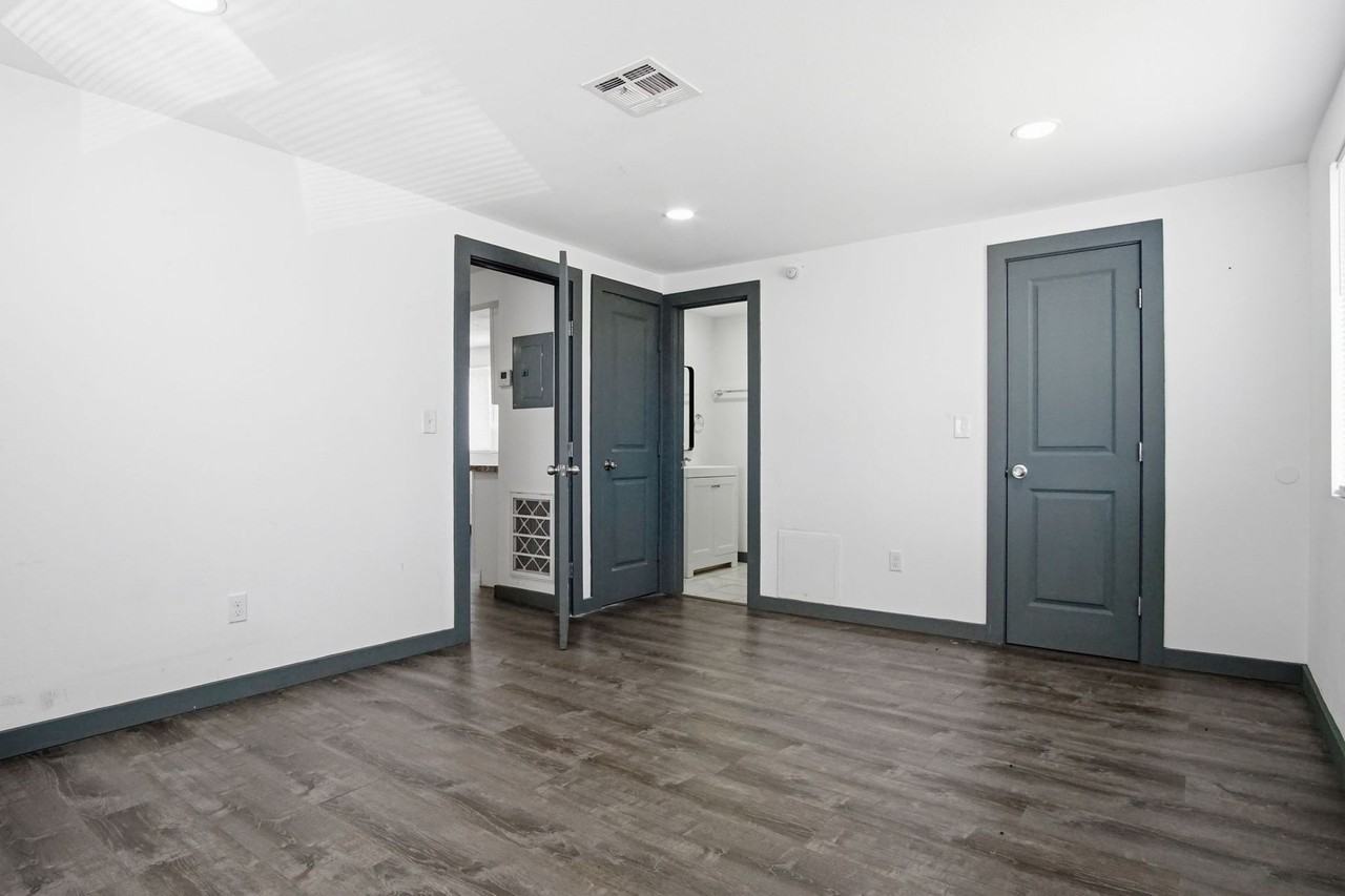 6111 S Klein Ave #21 - Photo 3 of 44