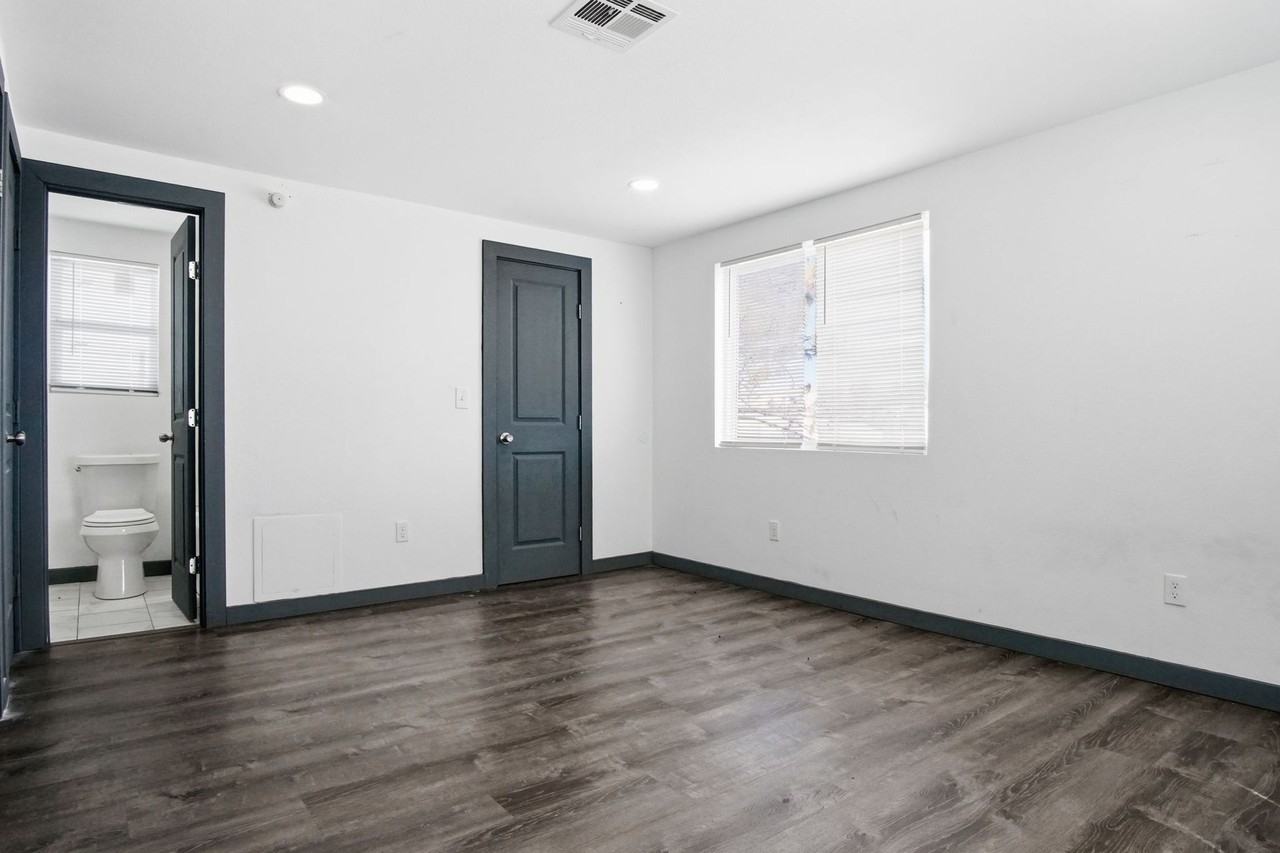 6111 S Klein Ave #21 - Photo 4 of 44