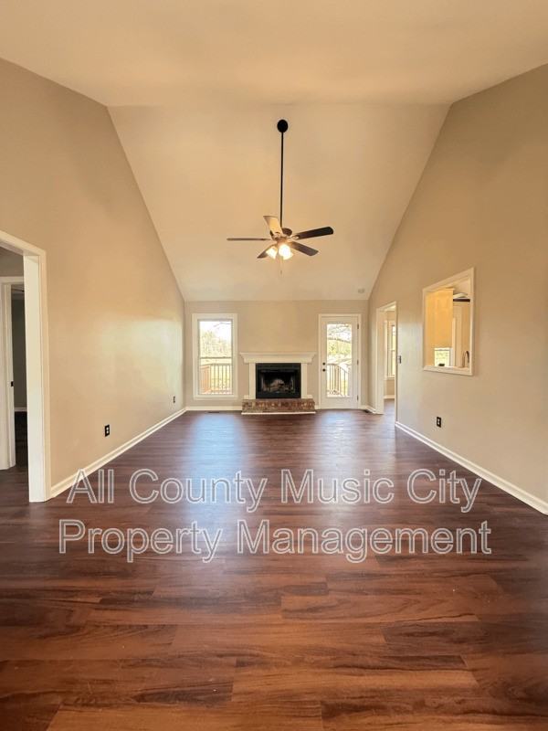 304 Parkside Ct - Photo 2 of 10