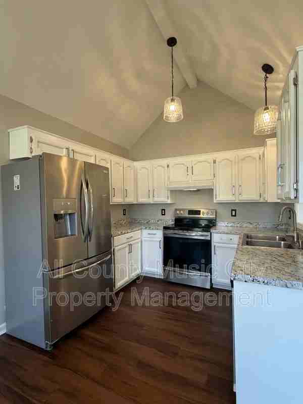 304 Parkside Ct - Photo 4 of 10