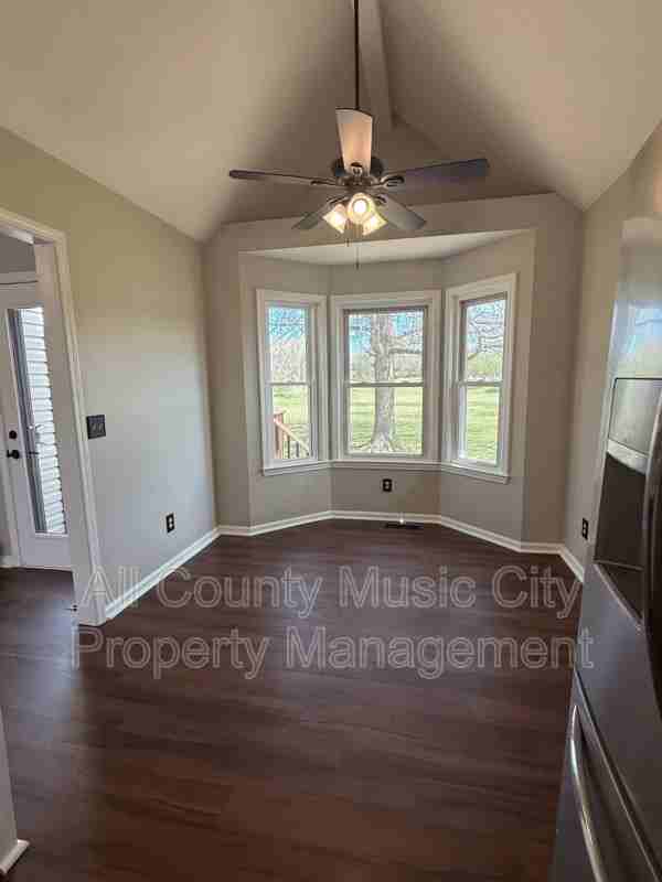 304 Parkside Ct - Photo 5 of 10