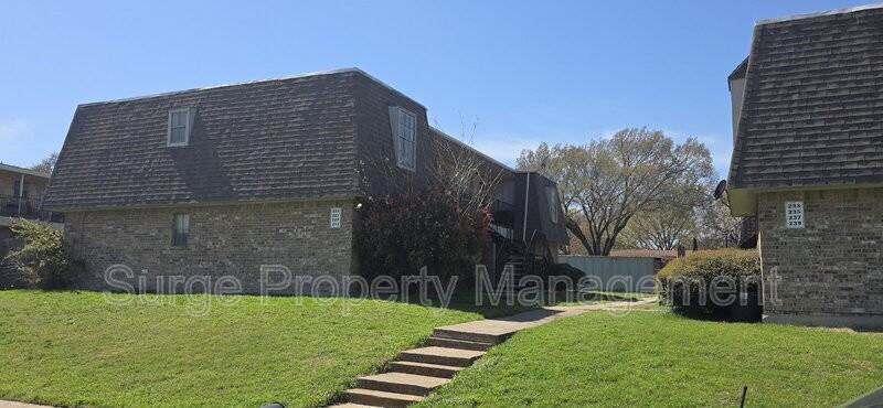 227 Vista Way - Photo 2 of 34