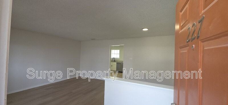 227 Vista Way - Photo 3 of 34