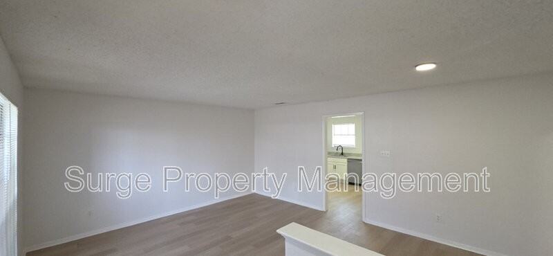 227 Vista Way - Photo 4 of 34