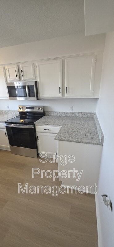 235 Vista Way - Photo 4 of 15