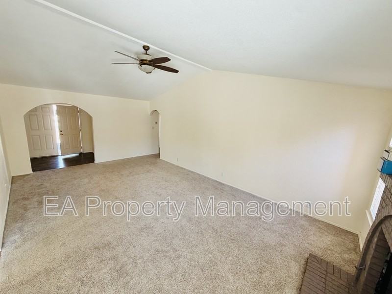 5300 Overlook Dr Ne - Photo 3 of 15