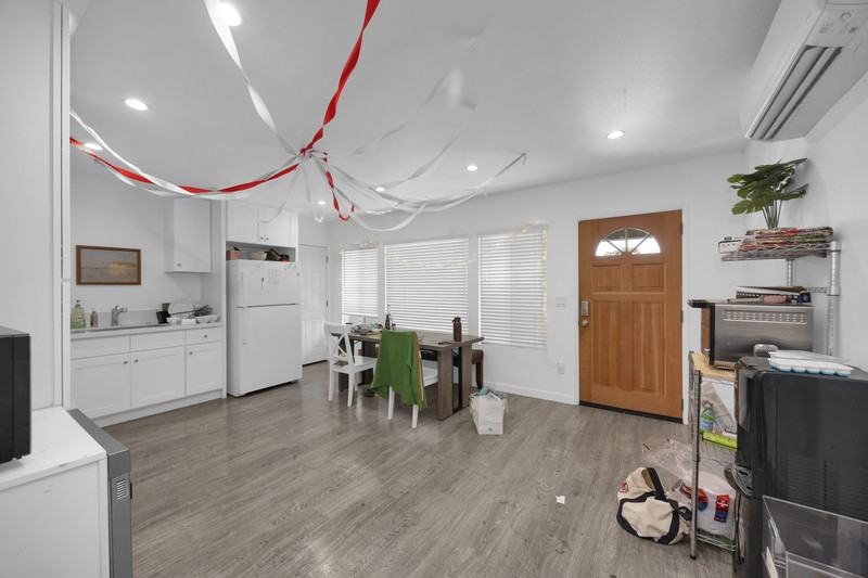 570 N Cambridge St - Photo 2 of 10