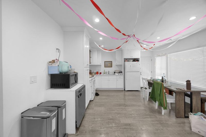 570 N Cambridge St - Photo 3 of 10