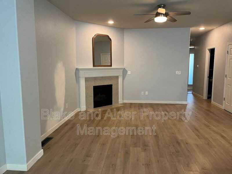 3624 E Oak Grove St - Photo 4 of 15