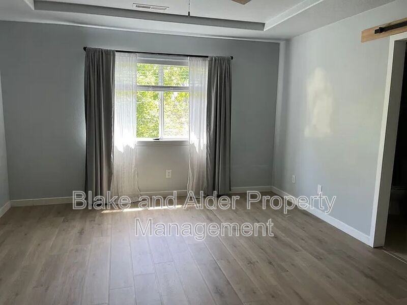 3624 E Oak Grove St - Photo 5 of 15