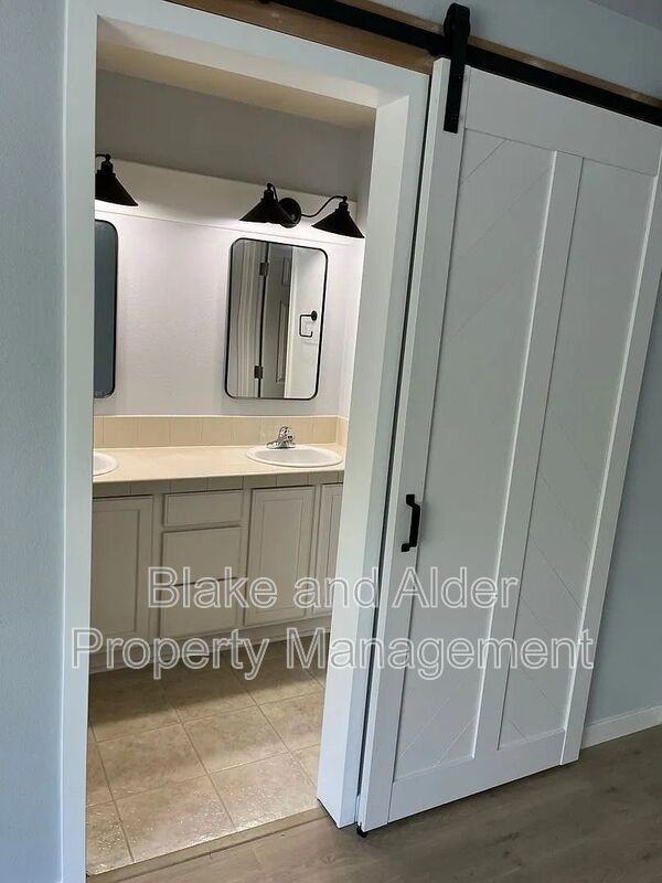 3624 E Oak Grove St - Photo 7 of 15