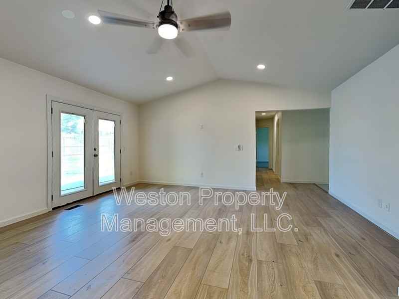 8708 Cord Ave - Photo 4 of 17