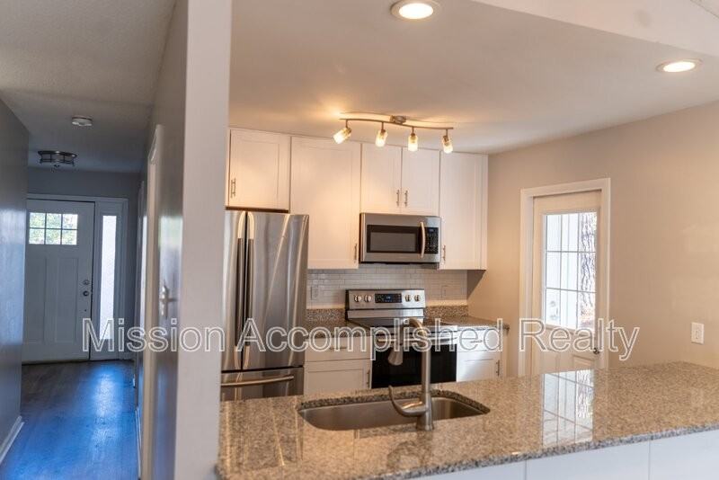 7209 Bailey Ct - Photo 3 of 13